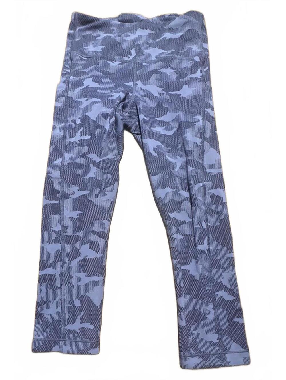 Athleta Ultimate Stash Pocket Texture Camo Capri Leggings - Size Small Womens
